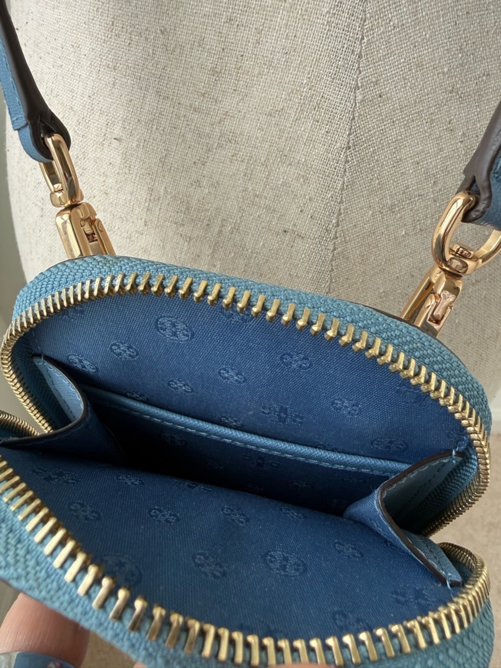 Tory Burch Dusty Blue Leather Crossbody Phone Bag - Picture 4 of 5